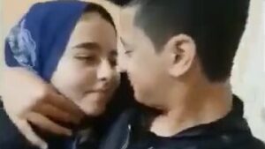 يزنق بنت خالته في الاوضة مص بزازها وينيكها في طيزها