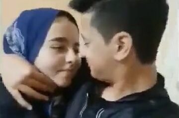 يزنق بنت خالته في الاوضة مص بزازها وينيكها في طيزها