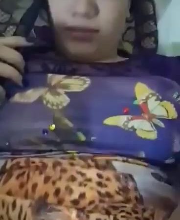 مصرية فاجرة تتناك وهي بتكلم خطيبها في التلفون سكس مصري