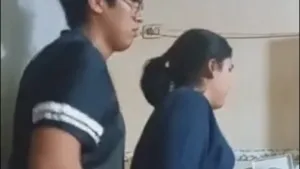 عيل ينيك امه وابوه بيتفرج علي التلفزيون ويوقفوا وتنزل تمصله