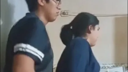 عيل ينيك امه وابوه بيتفرج علي التلفزيون ويوقفوا وتنزل تمصله